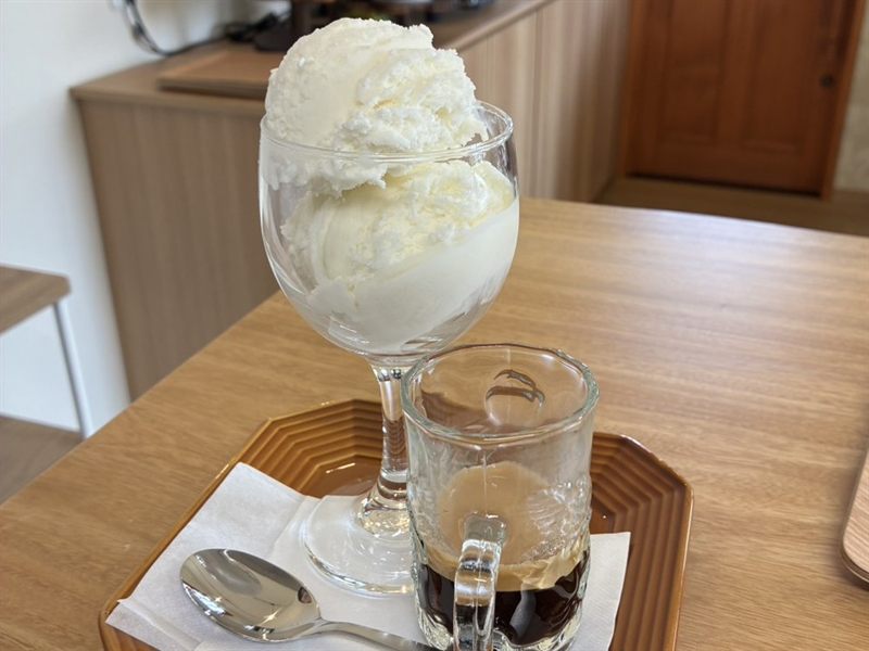 バニラアイスとエスプレッソのアフォガード